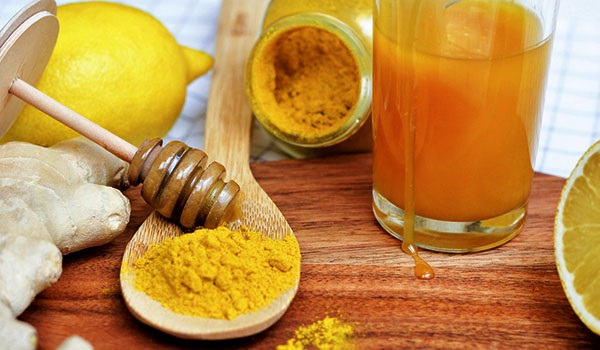 Công dụng làm đẹp của nghệ và mật ong